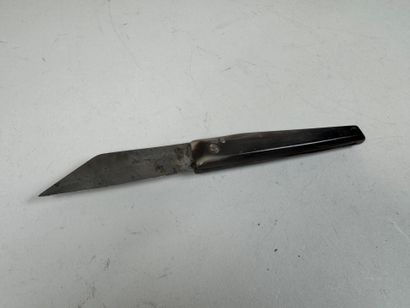 Small folding pocket knife in horn and metal,...