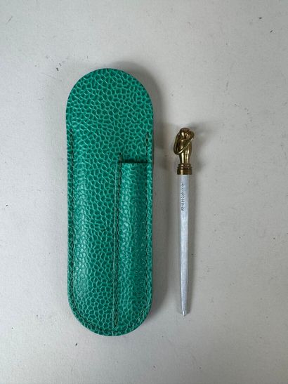 Set of 8 knives, 7 with wooden handles, most...