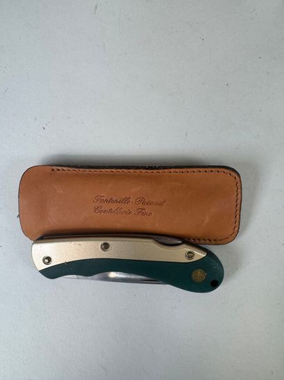 Set of 8 knives, 7 with wooden handles, most...