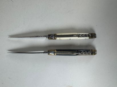 LAGUIOLE.
Two horn and ivory pocket knives.
L....