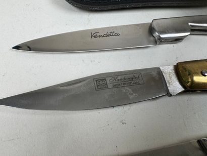 Four folding pocket knives in wood, horn...