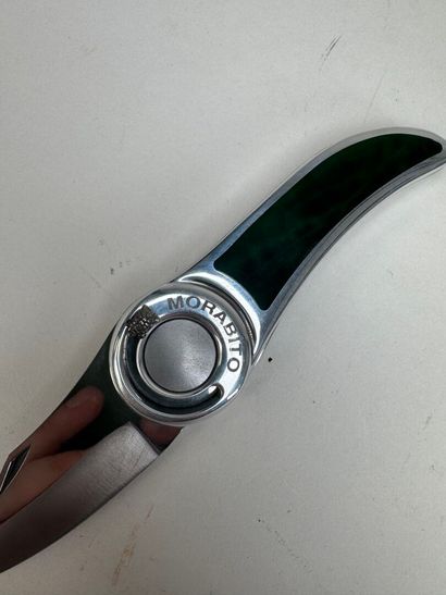 Set of 2 pocket knives marked 