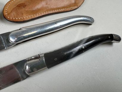 LAGUIOLE.
Two folding knives in metal and...