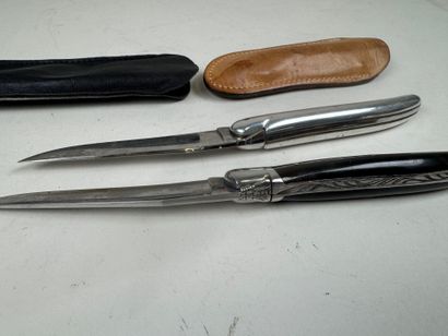 LAGUIOLE.
Two folding knives in metal and...