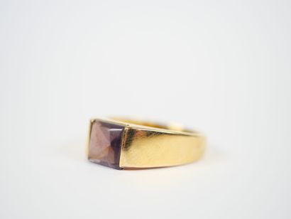 Large 18K yellow gold ring set with a square...