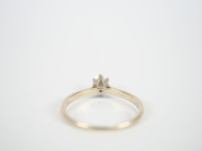 Solitaire ring in 18K white gold set with...