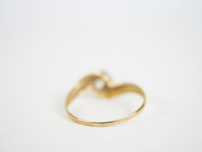 18K yellow gold ring with foliate scrolls...