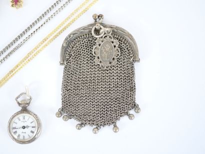 Set includes : 
- a small silver aumônière...