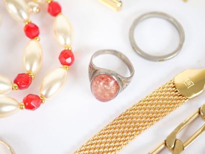 Set of costume jewelry in metal or gilded...