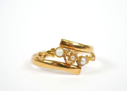 18K yellow gold ring decorated with stars...