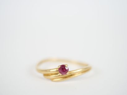 18K yellow gold ring with stylized foliate...