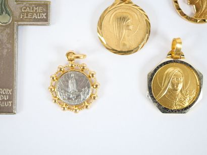 Set of 11 religious medals in gilt metal,...
