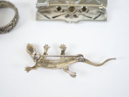 Set of silver or silver-plated metal jewelry...