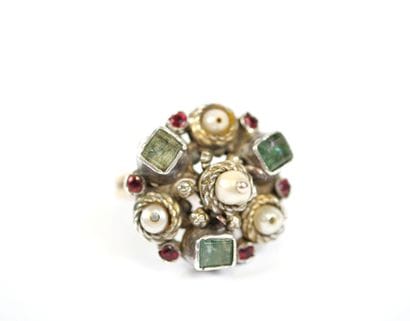 Silver and silver-gilt trembler ring decorated...