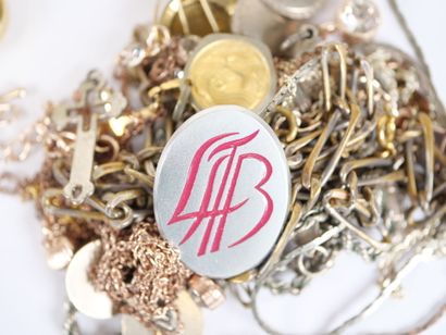 Set of costume jewelry in metal or gilded...