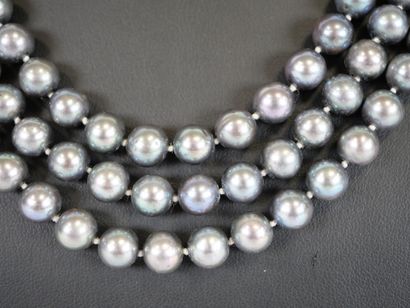 Necklace with three strands of gray cultured...