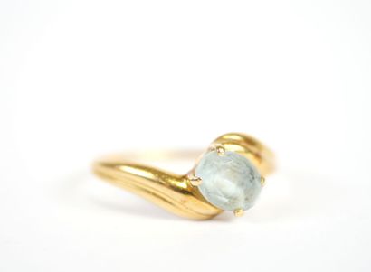 18K yellow gold ring with foliate scrolls...