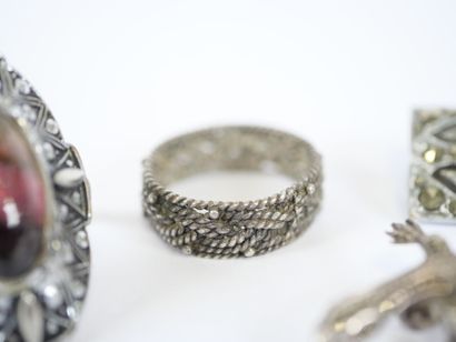 Set of silver or silver-plated metal jewelry...