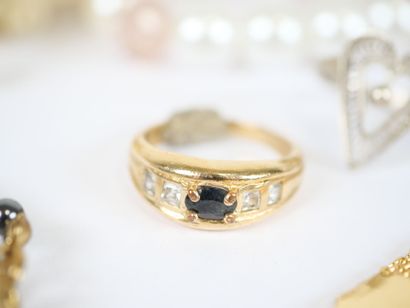 Set of costume jewelry in metal or gilded...
