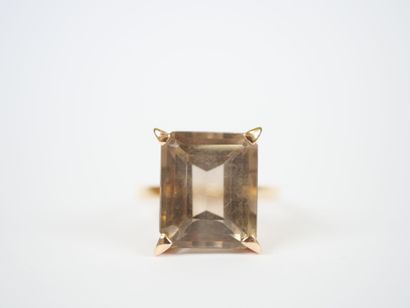 18K yellow gold ring set with a large faceted...