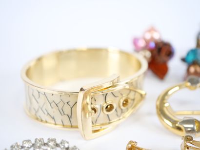 Costume jewelry set including: 
- Christian...