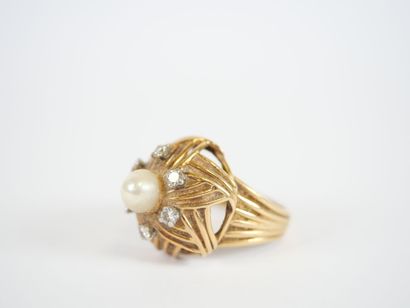 Important ring in 18K yellow gold with a...
