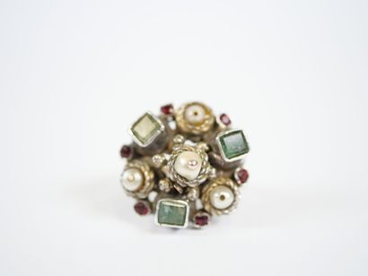 Silver and silver-gilt trembler ring decorated...
