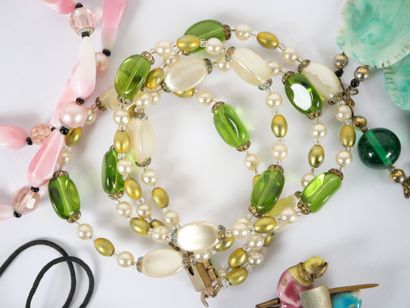 Costume jewelry set including necklace and...