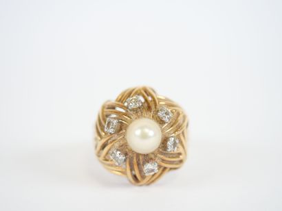 Important ring in 18K yellow gold with a...