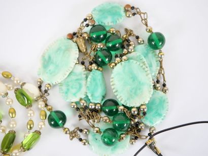 Costume jewelry set including necklace and...