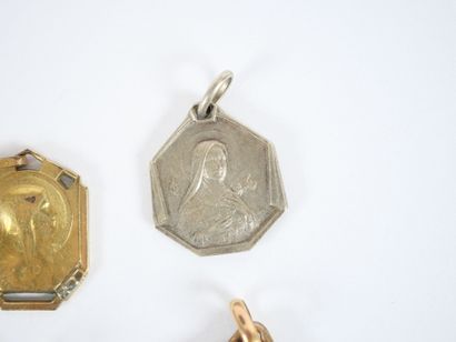 Set of 11 religious medals in gilt metal,...