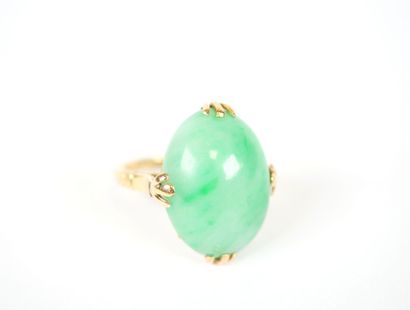 18K yellow gold ring set with a cabochon...
