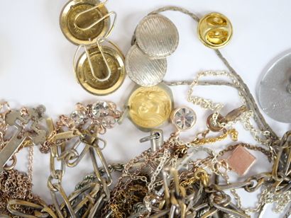 Set of costume jewelry in metal or gilded...