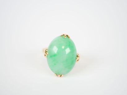 18K yellow gold ring set with a cabochon...