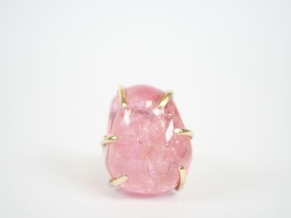Important ring in 14K yellow gold set with...