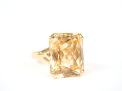 18K yellow gold ring featuring a large faceted...