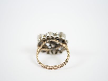 Silver and silver-gilt trembler ring decorated...