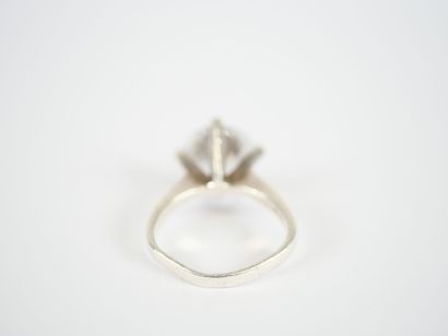Set of two fancy rings including : 
- a silver...