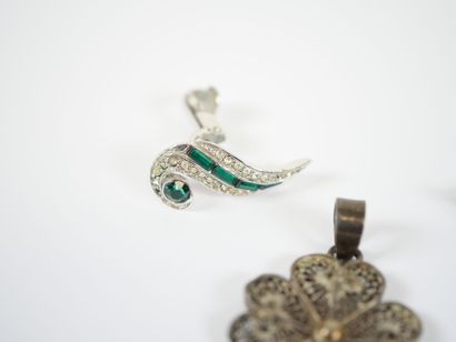 Costume jewelry set including: silver barrette...