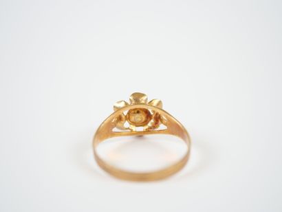 18K yellow gold ring with stylized flower...