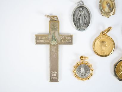 Set of 11 religious medals in gilt metal,...