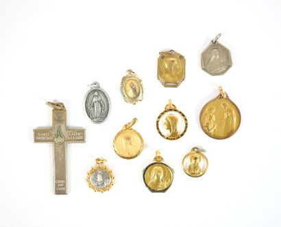 Set of 11 religious medals in gilt metal,...
