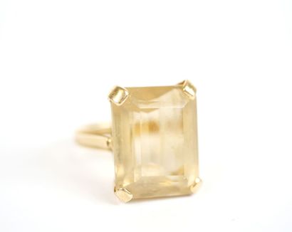 Important 18K yellow gold ring set with an...