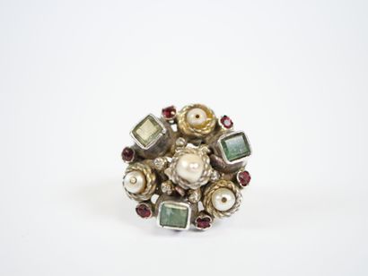Silver and silver-gilt trembler ring decorated...