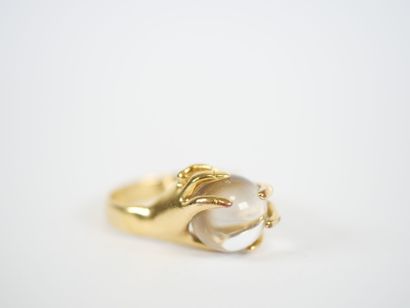 Set of two fancy rings including : 
- a silver...