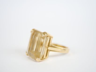 Important 18K yellow gold ring set with an...