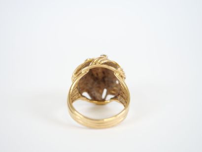 Important ring in 18K yellow gold with a...