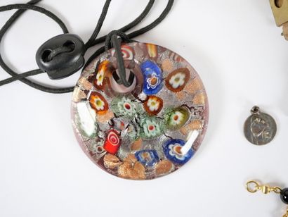 Costume jewelry set including necklace and...