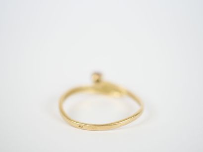 18K yellow gold ring with stylized foliate...