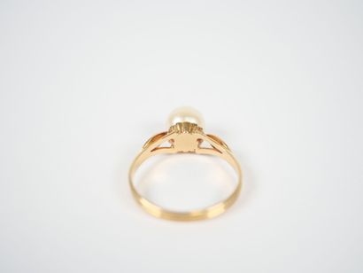 18K yellow gold ring centered with a cultured...